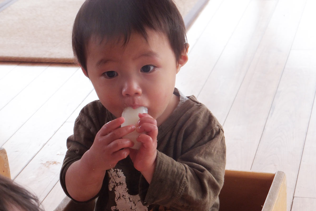 子どもの 手づかみ食べ はなぜ良いのか 丸ごと小泉武夫 食マガジン
