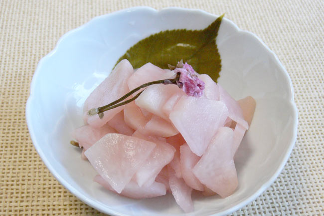 桜の薫りが優しい 桜の葉の塩漬け の作り方 丸ごと小泉武夫 食マガジン